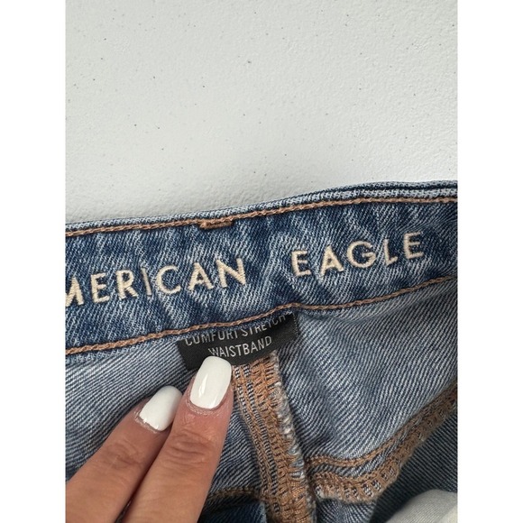 American Eagle Mom Jeans Size 4 Ripped Knee Distressed Denim Comfort Stretch - Picture 4 of 8